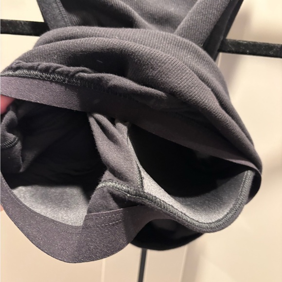 Uniqlo Black Crop Top - Picture 4 of 5